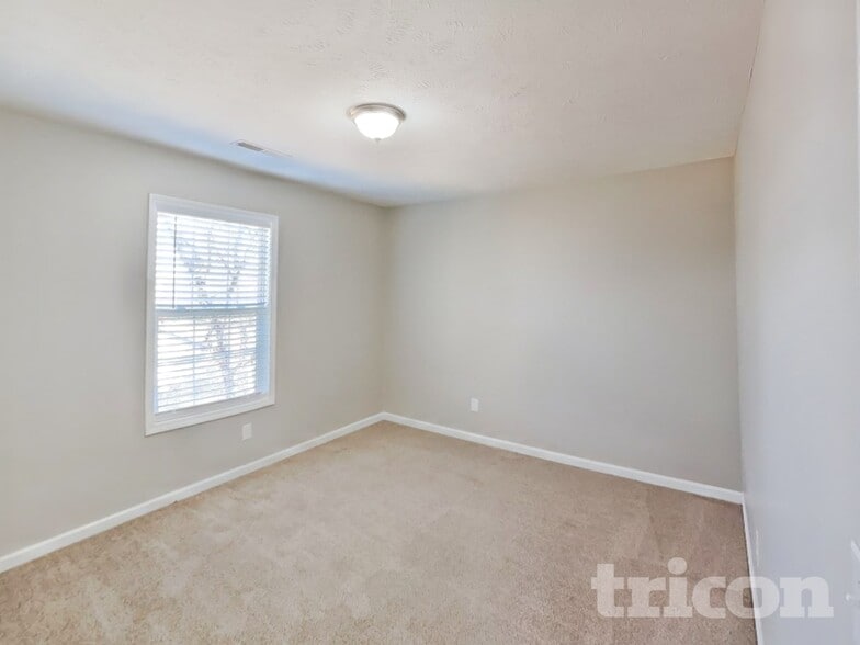 Building Photo - 129 Mary Joe Martin Dr