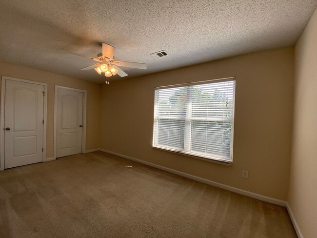 Building Photo - PRE-LEASING FOR AUGUST 2026!