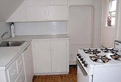 Building Photo - 351 Thayer St