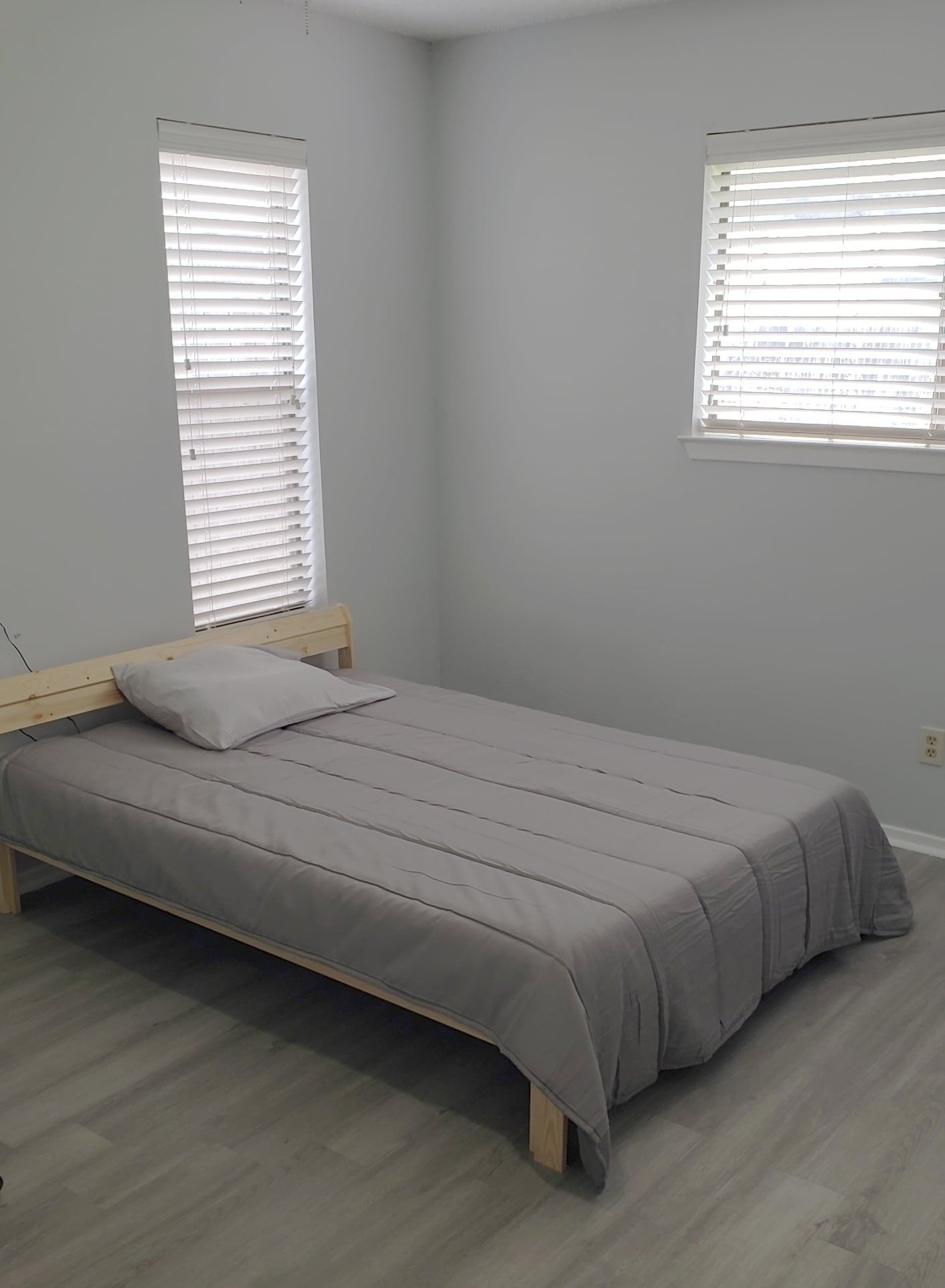 Building Photo - 2422 Ravina St