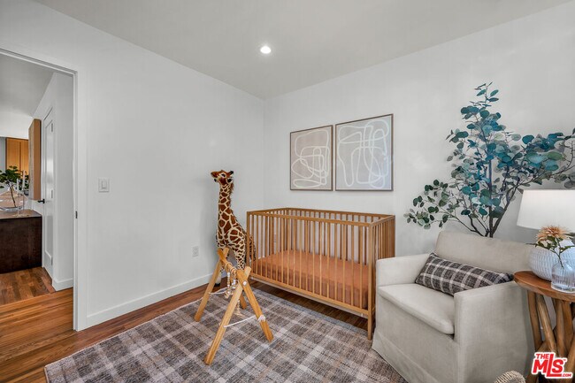 Building Photo - 616 W Ellis Ave