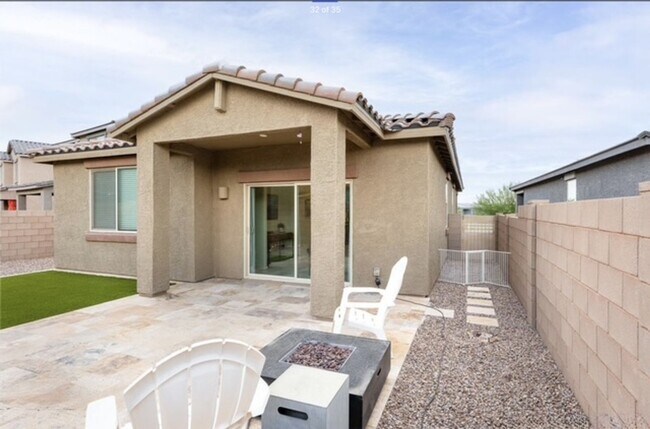 Building Photo - Beautifully Upgraded 4 - Bedroom 2 - Bath ...