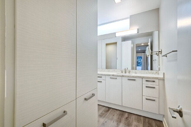 Building Photo - Luxury Hillcrest Home for Rent in San Diego