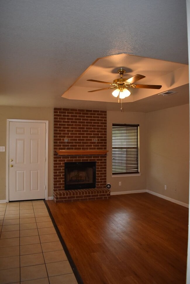 Building Photo - 837 Lakeview Dr