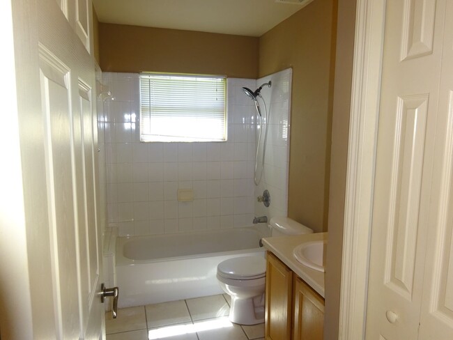 Building Photo - Spacious Home In South Pointe