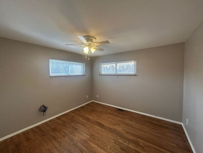 Building Photo - 2801 Royal Glen Dr