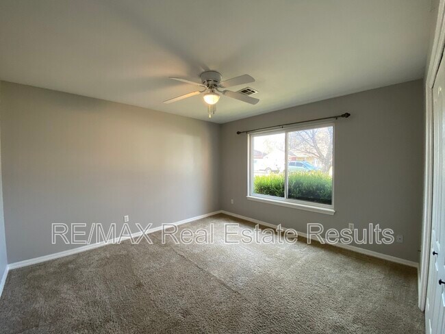 Building Photo - 1601 S 24th Pl
