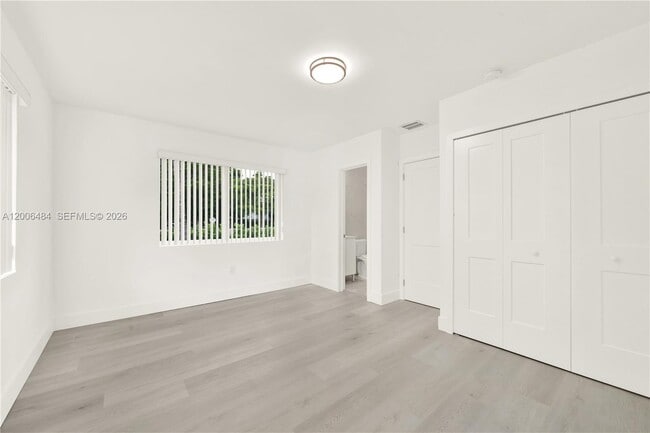 Building Photo - 350 Aledo Ave