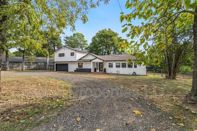 Building Photo - 2038 Avon Dr
