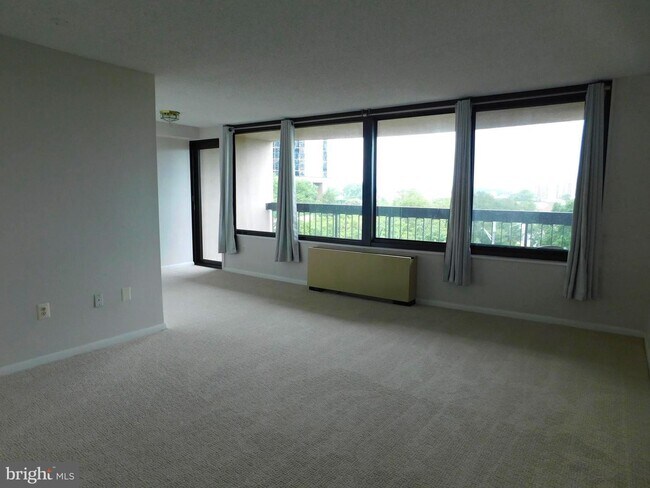 Building Photo - 3701 S George Mason Dr