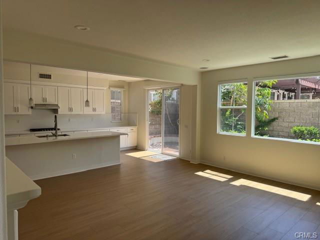 Building Photo - 1320 Sun Dial Dr