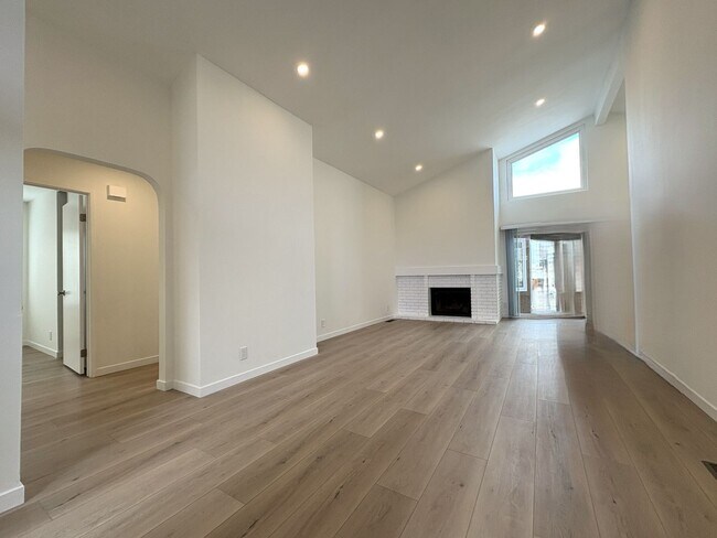 Building Photo - 3532 Rollingside Dr