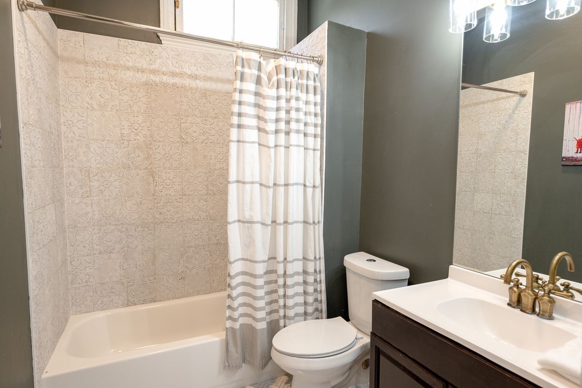 Building Photo - 1433 Esplanade Ave