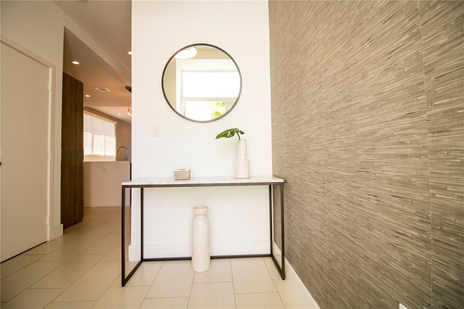 Building Photo - 2465 NE 135th St