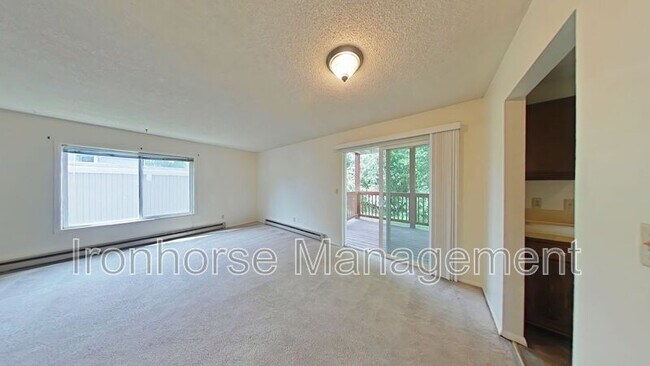 Building Photo - 515 S 15th Ave