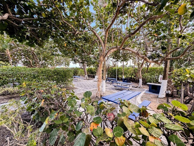 Building Photo - 8877 Collins Ave