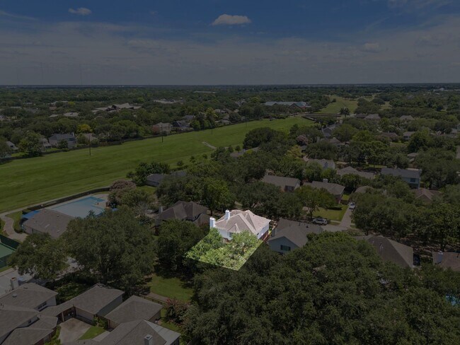 Building Photo - 2406 Parkwood Ln