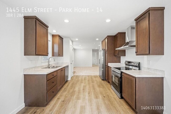 Building Photo - 1445 Elm St