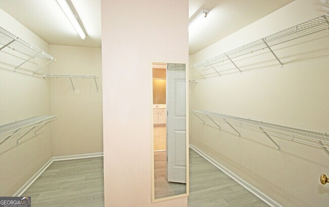 Building Photo - 8155 Cavendish Pl