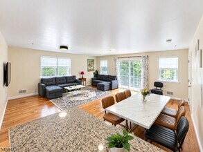 Building Photo - 453-455 Washington Street Unit 2