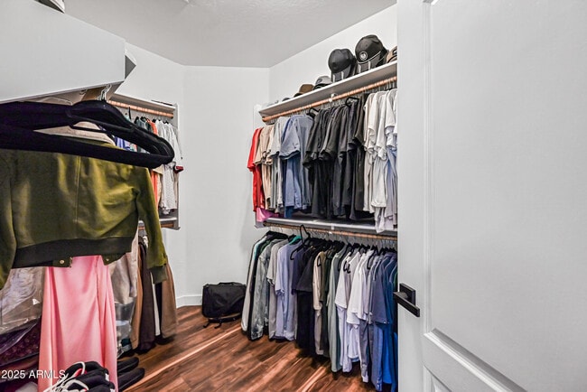 Building Photo - 3156 E Country Shadows St