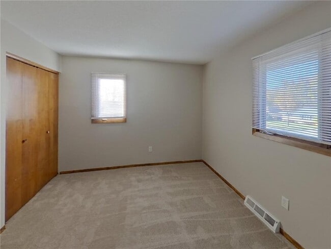 Building Photo - 931 Market St S