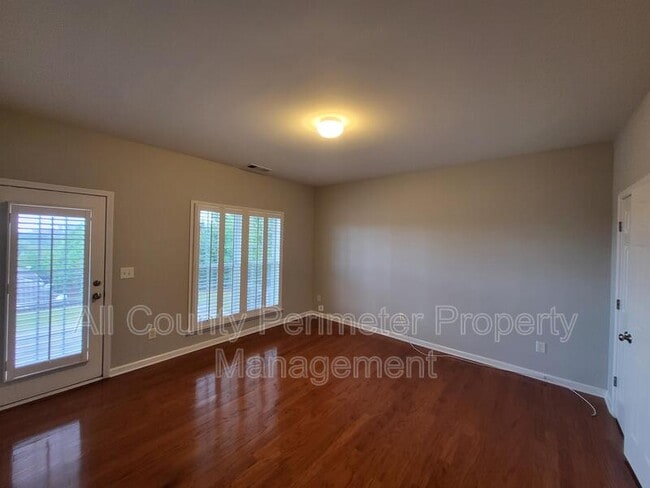 Building Photo - 3415 Triview Square