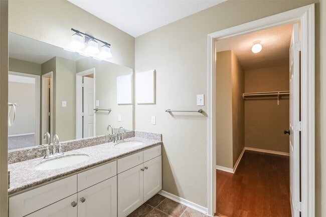 Building Photo - 13223 Gendley Dr