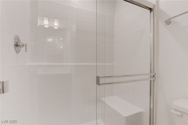 Building Photo - 618 Bellus Pl