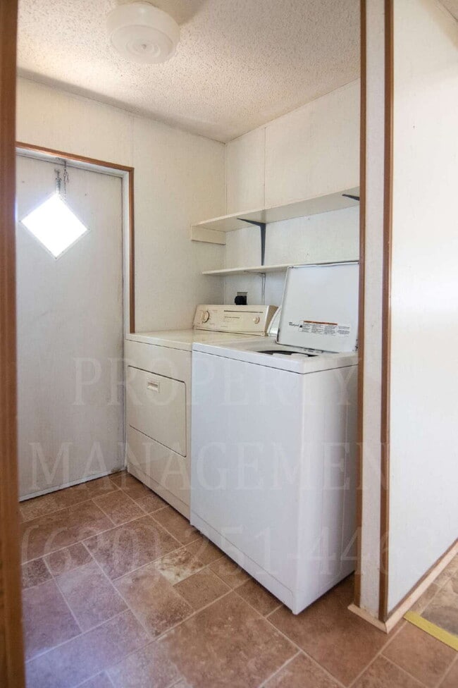 Building Photo - 2-Bed 2-Bath