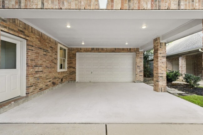 Building Photo - 14810 Cantwell Bend