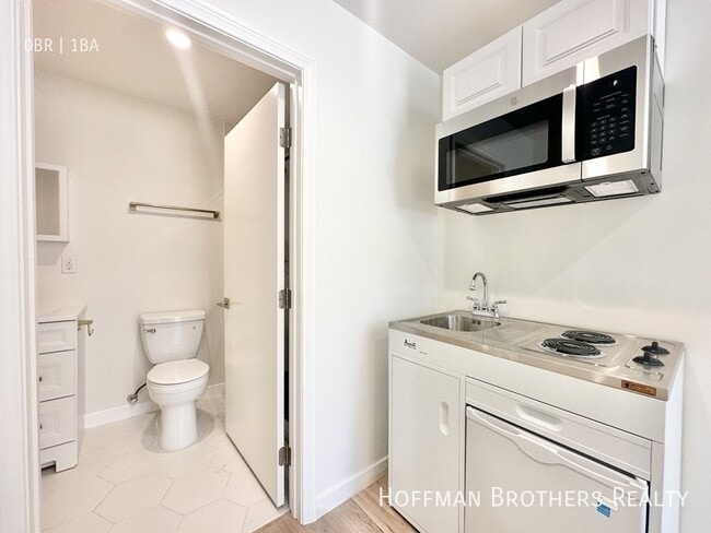 Building Photo - 11955 Rochester Ave