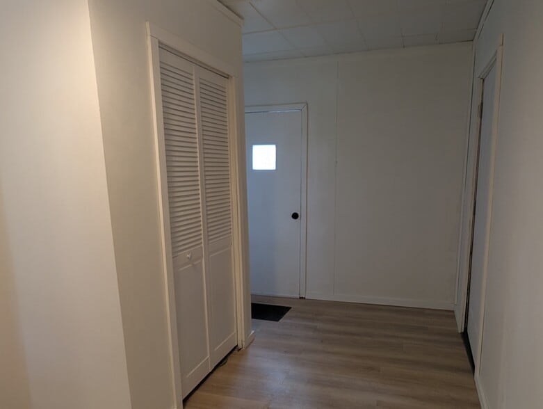 Office - 281 E North End Ave