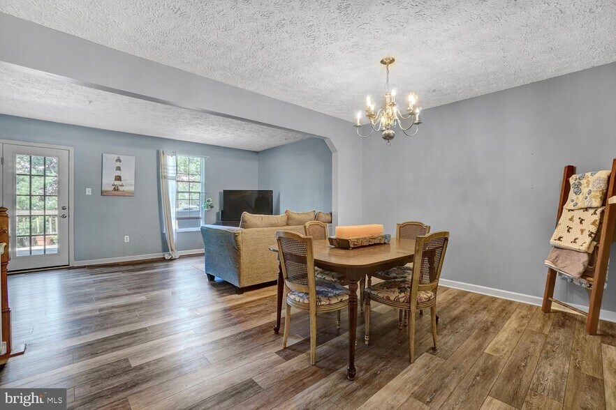 Building Photo - 6212 Adelay Ct W