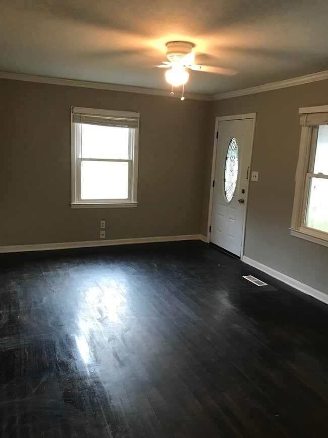 Building Photo - LARGE 3 bedroom + flex room,  2 bath home!!!