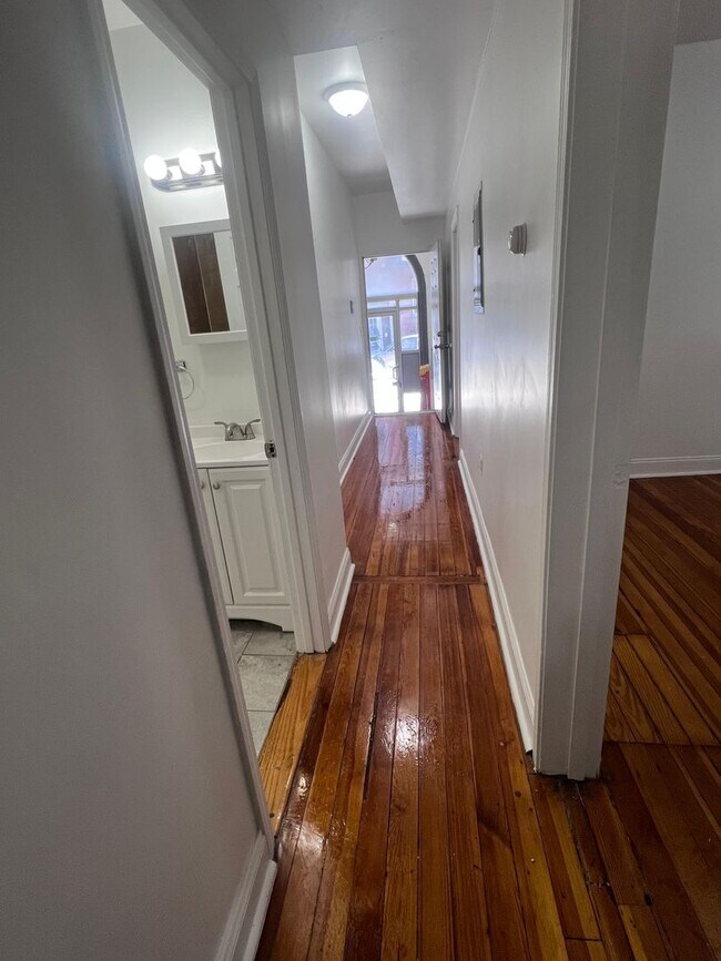 Building Photo - 136-138-138 Chestnut St