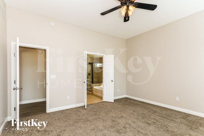 Building Photo - 866 Emerald Dr