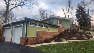 Building Photo - Beautiful Ft Hunt Area Home