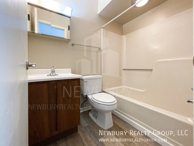 Building Photo - 19 Clearview Meadows