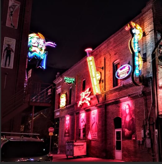 Building Photo - 325 S Union Ave