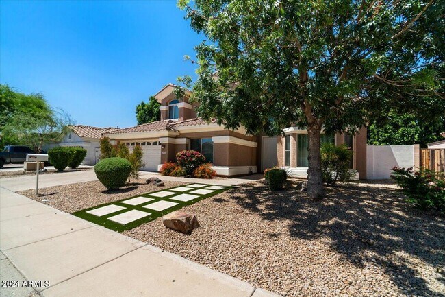 Building Photo - 5512 E Campo Bello Dr