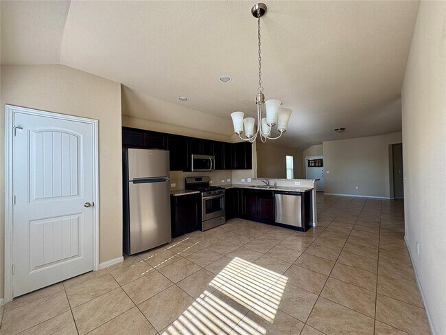 Building Photo - 2011 Langdale Ln