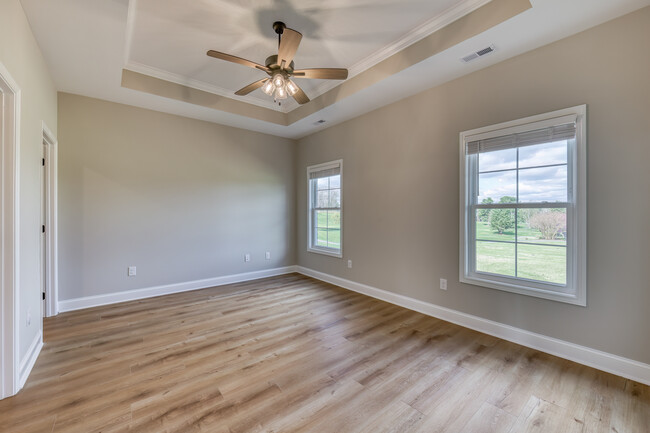 Building Photo - 325 Monroe Dr