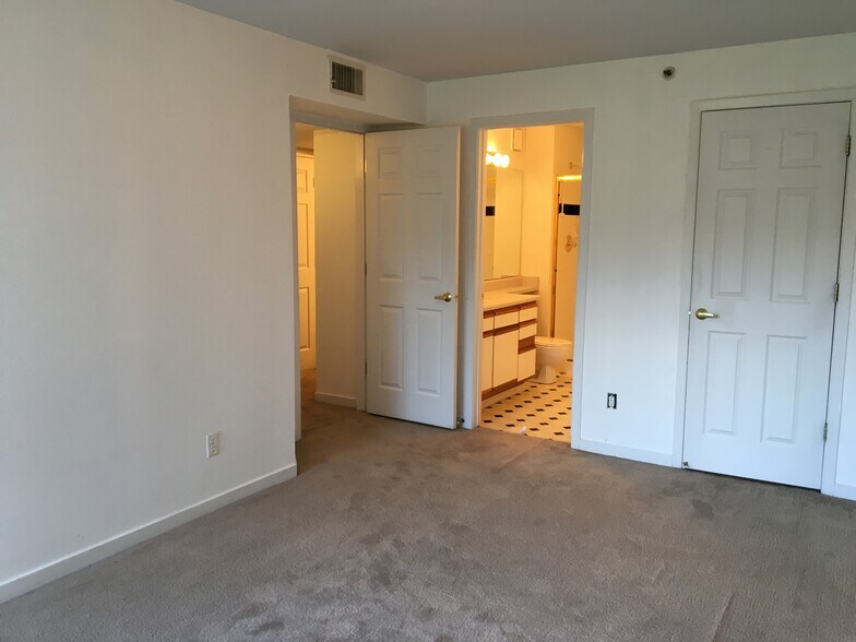 Building Photo - 33 S Boulder Cir