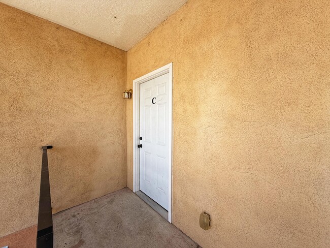Building Photo - 1105 Meadowlark Way SE