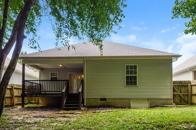 Building Photo - 11111 Meadow Chase Ct