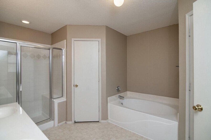 Building Photo - 512 Asbury Dr