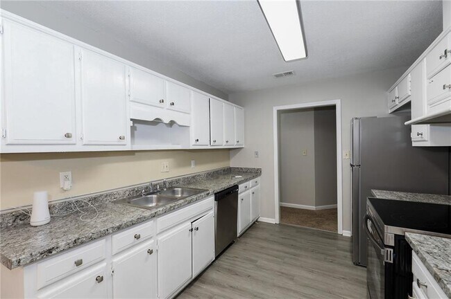 Building Photo - 3539 Tulip Dr