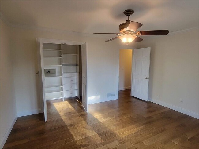 Building Photo - 3740 Clubland Dr