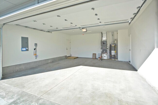 Building Photo - Centrally Located 3 Bedroom 2 Bathroom Home
